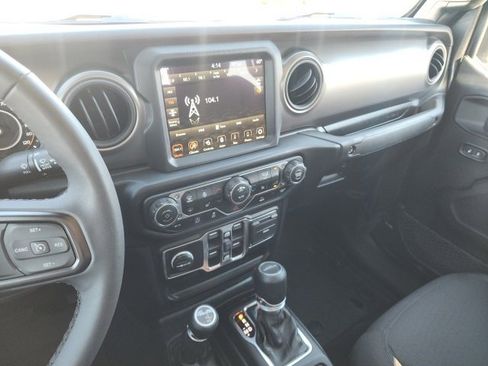 Used 2023 Jeep Gladiator Willys image 39