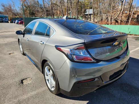 Used 2017 Chevrolet Volt LT w/ Comfort Package image 11