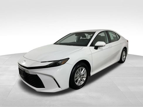 Used 2025 Toyota Camry LE w/ Convenience Package AWD/4WD image 4