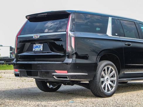 Used 2023 Cadillac Escalade ESV Premium Luxury AWD/4WD image 19