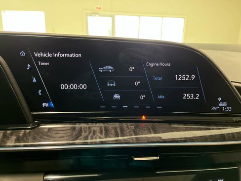 Used 2023 Cadillac Escalade Premium Luxury image 41