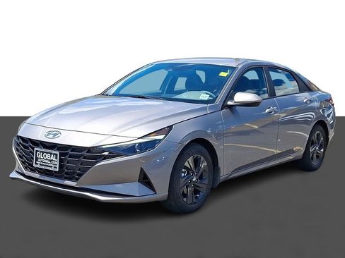 Used 2023 Hyundai Elantra SEL FWD image 3