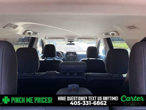 Used 2024 Nissan Pathfinder S image 29