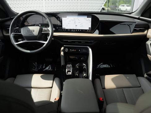 Certified 2025 Audi Q5 Premium w/ Premium Plus AWD/4WD image 8