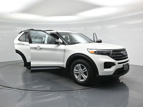 Certified 2023 Ford Explorer XLT RWD image 31