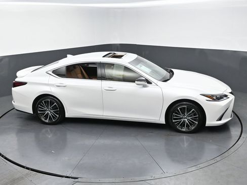 Used 2025 Lexus ES 350 w/ Premium Package image 47