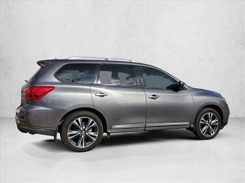 Used 2018 Nissan Pathfinder Platinum image 4
