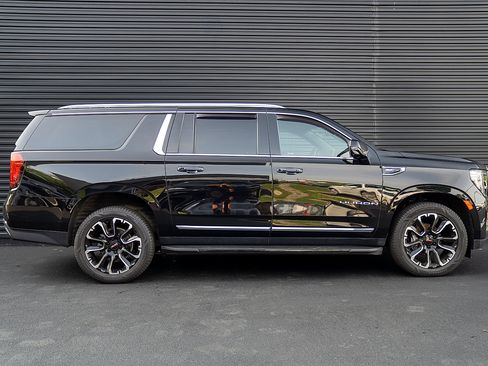 Used 2022 GMC Yukon XL SLT w/ SLT Luxury Package AWD/4WD image 27