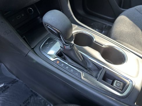 Used 2024 Chevrolet Equinox LT FWD image 20