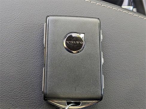 New 2025 Volvo XC60 B5 Ultra w/ Climate Package image 32