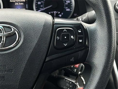 Used 2017 Toyota Camry image 16