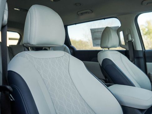 New 2026 Kia Carnival EX image 12