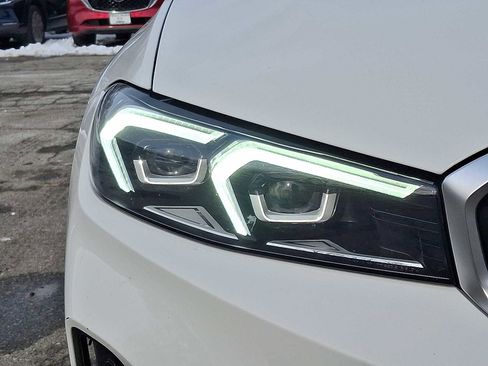 Used 2025 BMW 330i xDrive Sedan w/ M Sport Package image 9