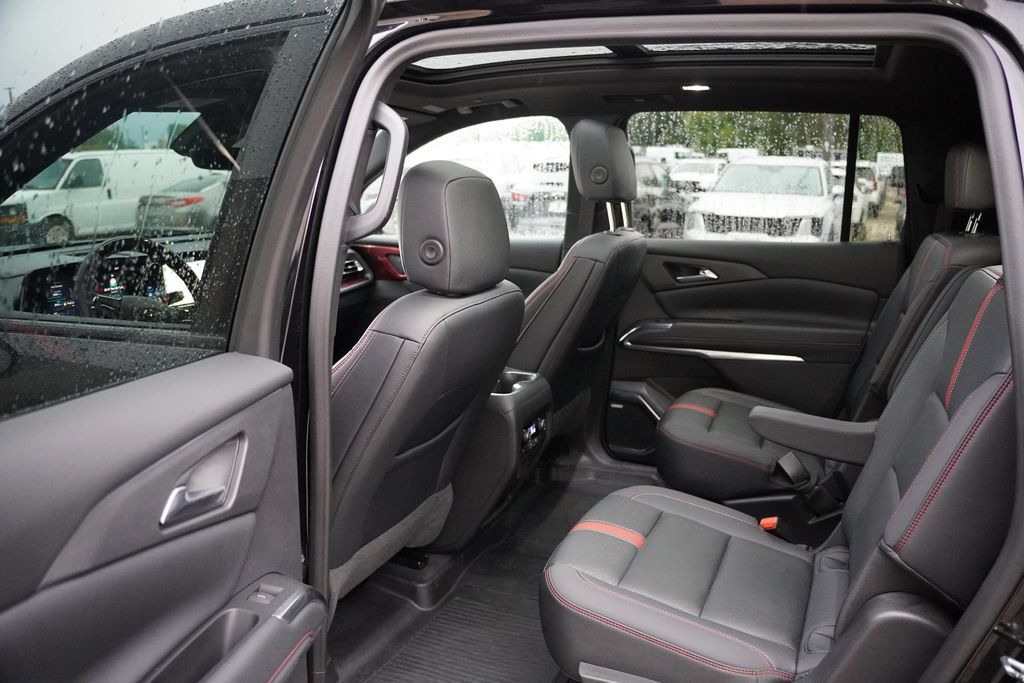 Certified 2024 Chevrolet Traverse RS FWD image 16