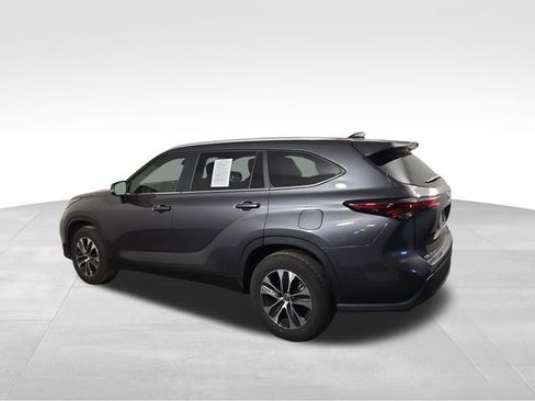 Used 2024 Toyota Highlander XLE image 10