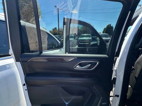 Used 2021 Chevrolet Suburban LT image 15