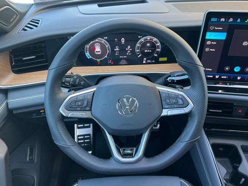 New 2026 Volkswagen Tiguan SEL R-Line AWD/4WD image 14