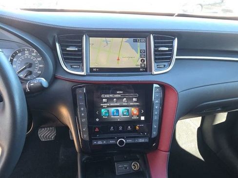 Used 2025 INFINITI QX50 Sport image 18