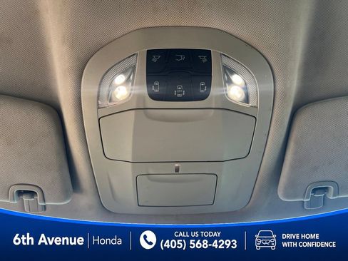 Used 2023 Chrysler Pacifica Touring-L FWD image 44