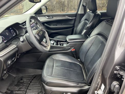 Used 2023 Jeep Grand Cherokee L Limited image 16