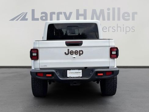 Certified 2025 Jeep Gladiator Mojave w/ Convenience Group AWD/4WD image 5