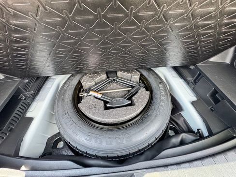 Used 2025 Toyota RAV4 XLE AWD/4WD image 29