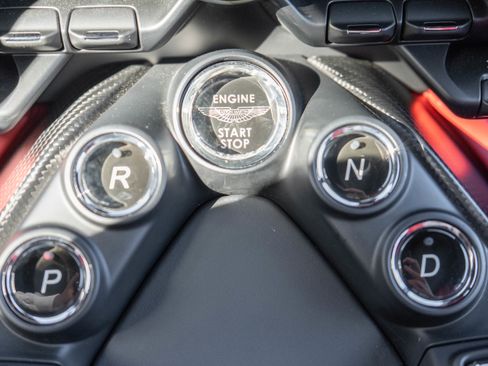 Used 2023 Aston Martin V8 Vantage Coupe image 25