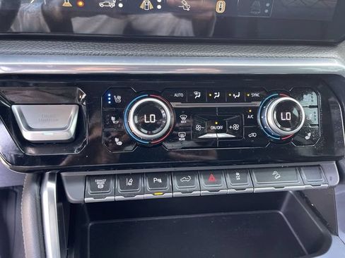 Used 2024 GMC Sierra 2500 Denali w/ Denali Reserve Package AWD/4WD image 18
