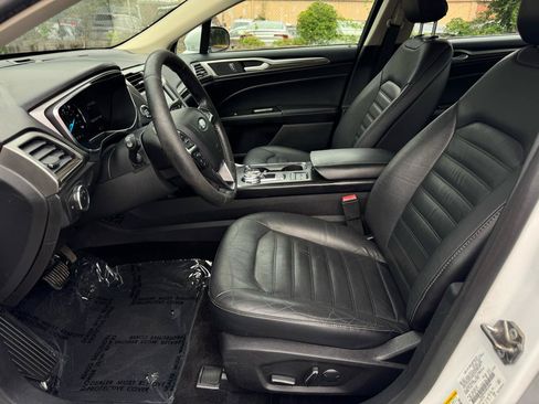 Used 2018 Ford Fusion SE w/ Equipment Group 602A FWD image 12