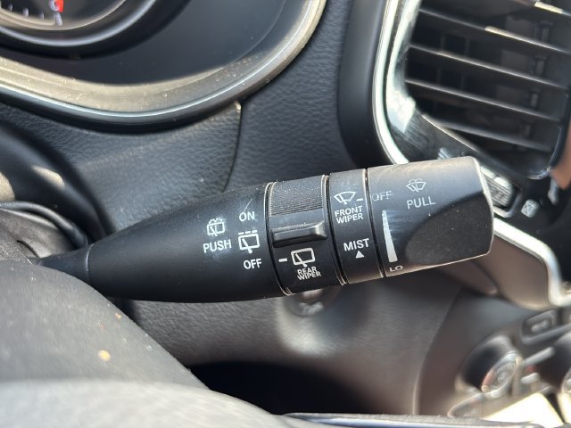 Used 2019 Jeep Cherokee Limited FWD image 22
