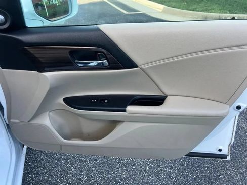 Used 2017 Honda Accord EX-L image 16