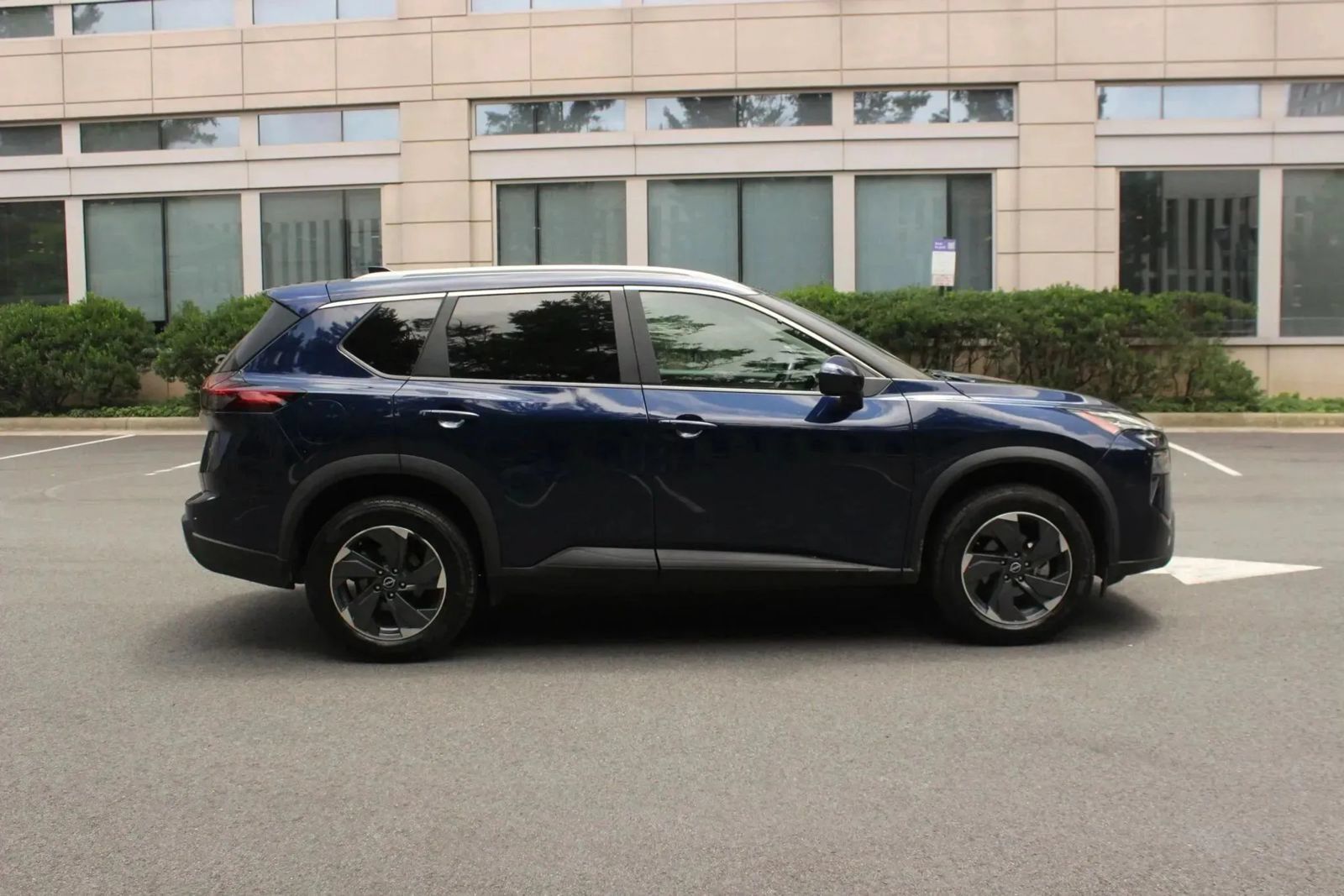 Used 2024 Nissan Rogue SV w/ SV Premium Package AWD/4WD image 11