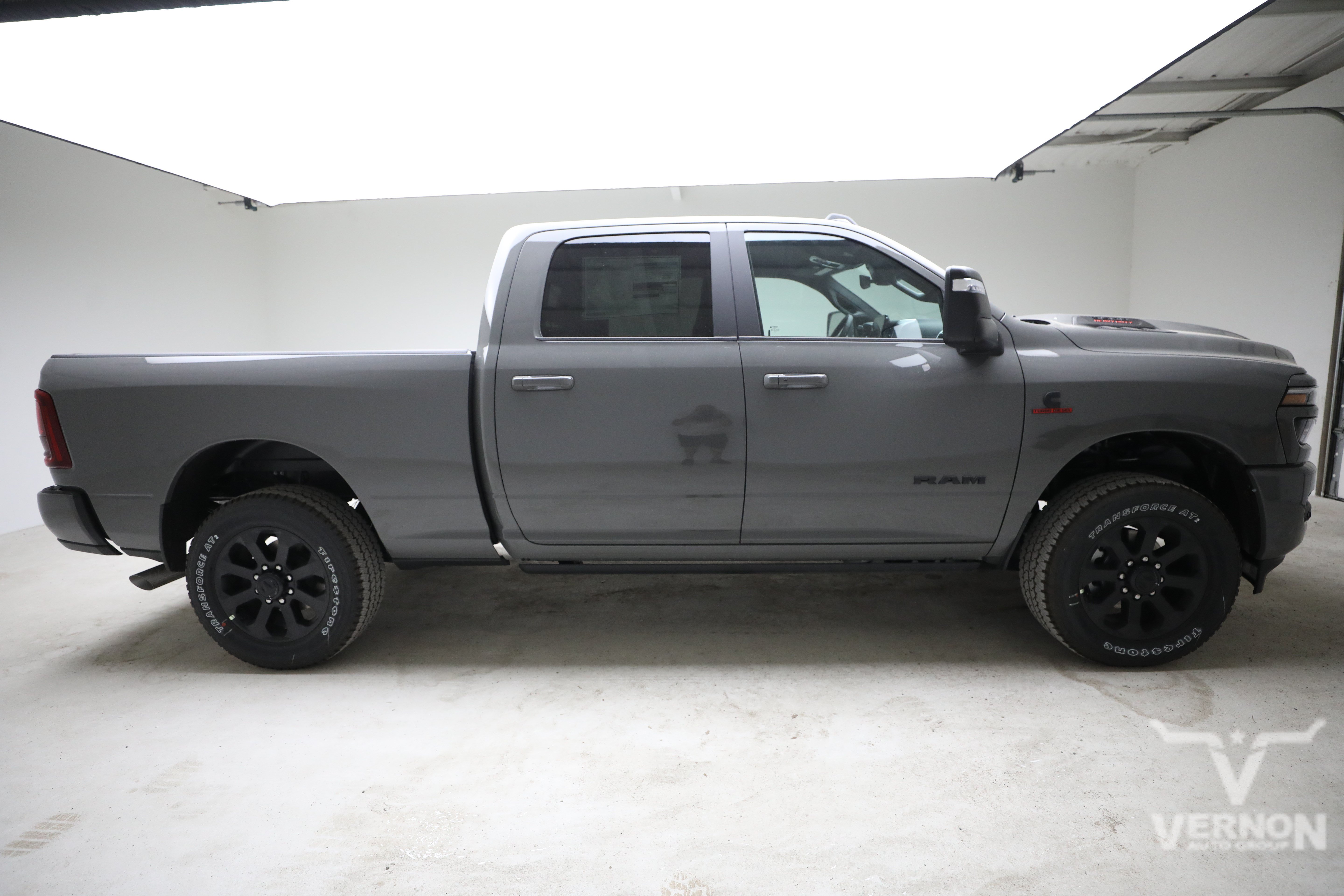 New 2026 RAM 3500 Laramie AWD/4WD image 6