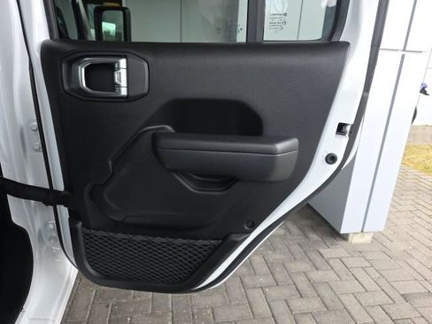 Used 2024 Jeep Wrangler Sport S image 11