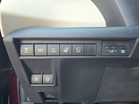 Certified 2024 Toyota Sienna Platinum FWD image 34