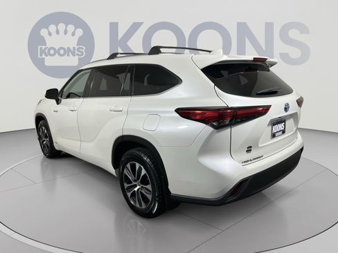 Used 2021 Toyota Highlander XLE AWD/4WD image 8
