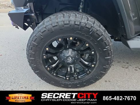 Used 2018 Jeep Wrangler Unlimited Sahara w/ Cold Weather Group AWD/4WD image 9