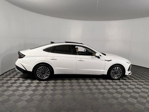 Used 2025 Hyundai Sonata Limited w/ Winter Weather Package image 5