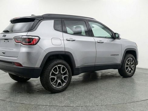 Used 2025 Jeep Compass Trailhawk image 9