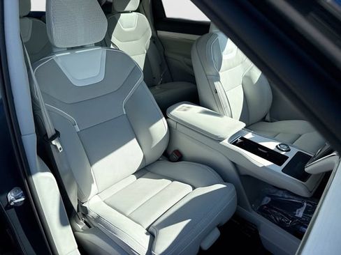 Used 2025 Volvo EX90 Ultra AWD/4WD image 30