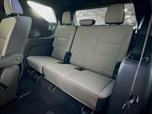 Used 2025 Chevrolet Traverse LT image 29