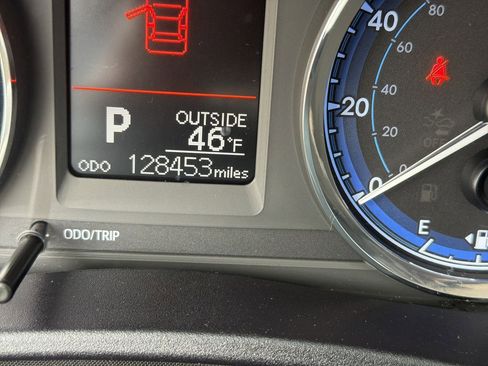 Used 2017 Toyota Corolla LE image 16