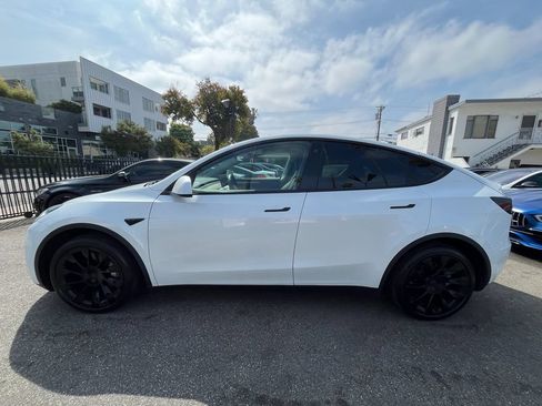 Used 2023 Tesla Model Y Long Range AWD/4WD image 9