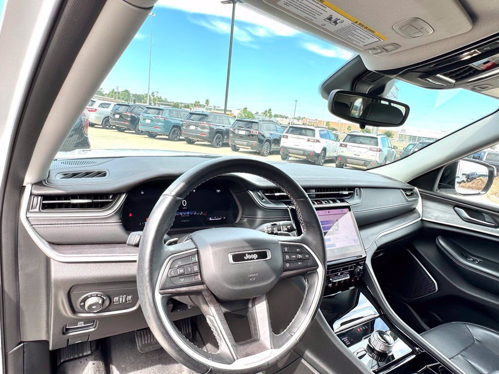 Used 2022 Jeep Grand Cherokee Limited AWD/4WD image 11
