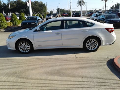 Used 2018 Toyota Avalon Limited image 4