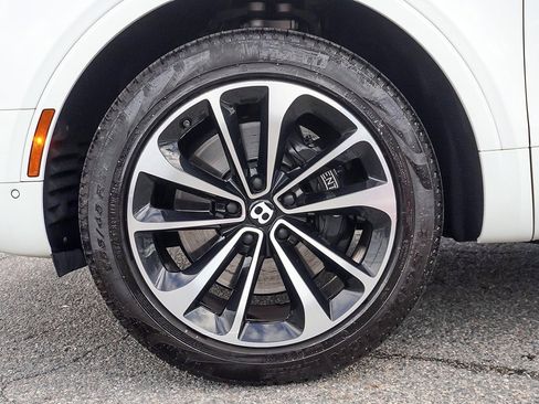 Used 2019 Bentley Bentayga V8 image 28