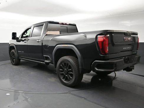 Used 2023 GMC Sierra 2500 Denali w/ Denali Black Diamond Edition AWD/4WD image 3