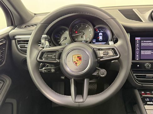 Certified 2026 Porsche Macan AWD/4WD image 18