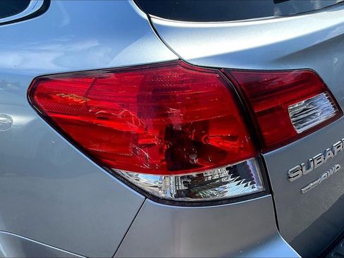 Used 2013 Subaru Outback 2.5i Premium AWD/4WD image 22