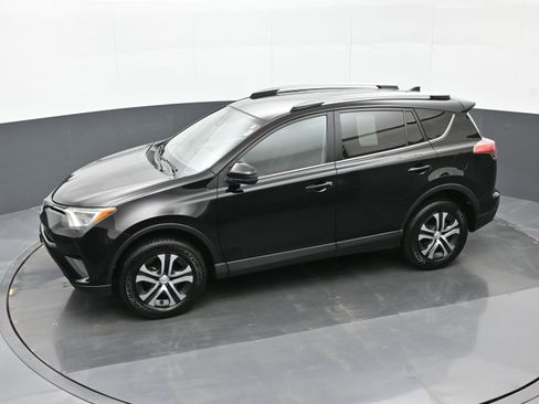 Used 2017 Toyota RAV4 LE image 32